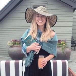 Meet your Posher, Monica